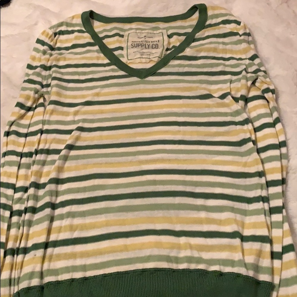 Long sleeve v neck shirt with stripes